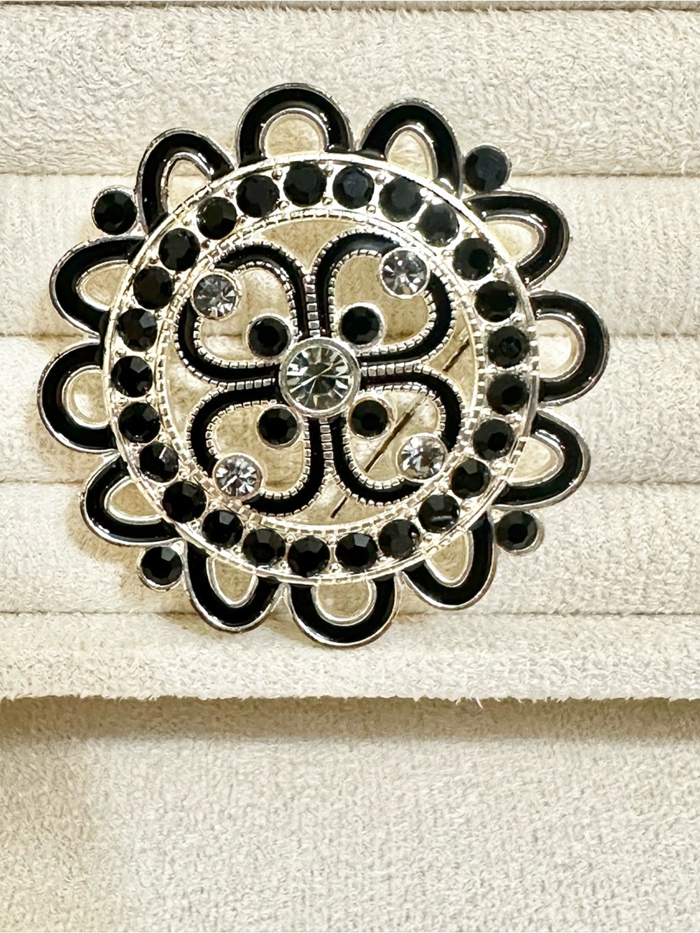Fashion Jewelry Black and Silver Floral Crystal Brooch
